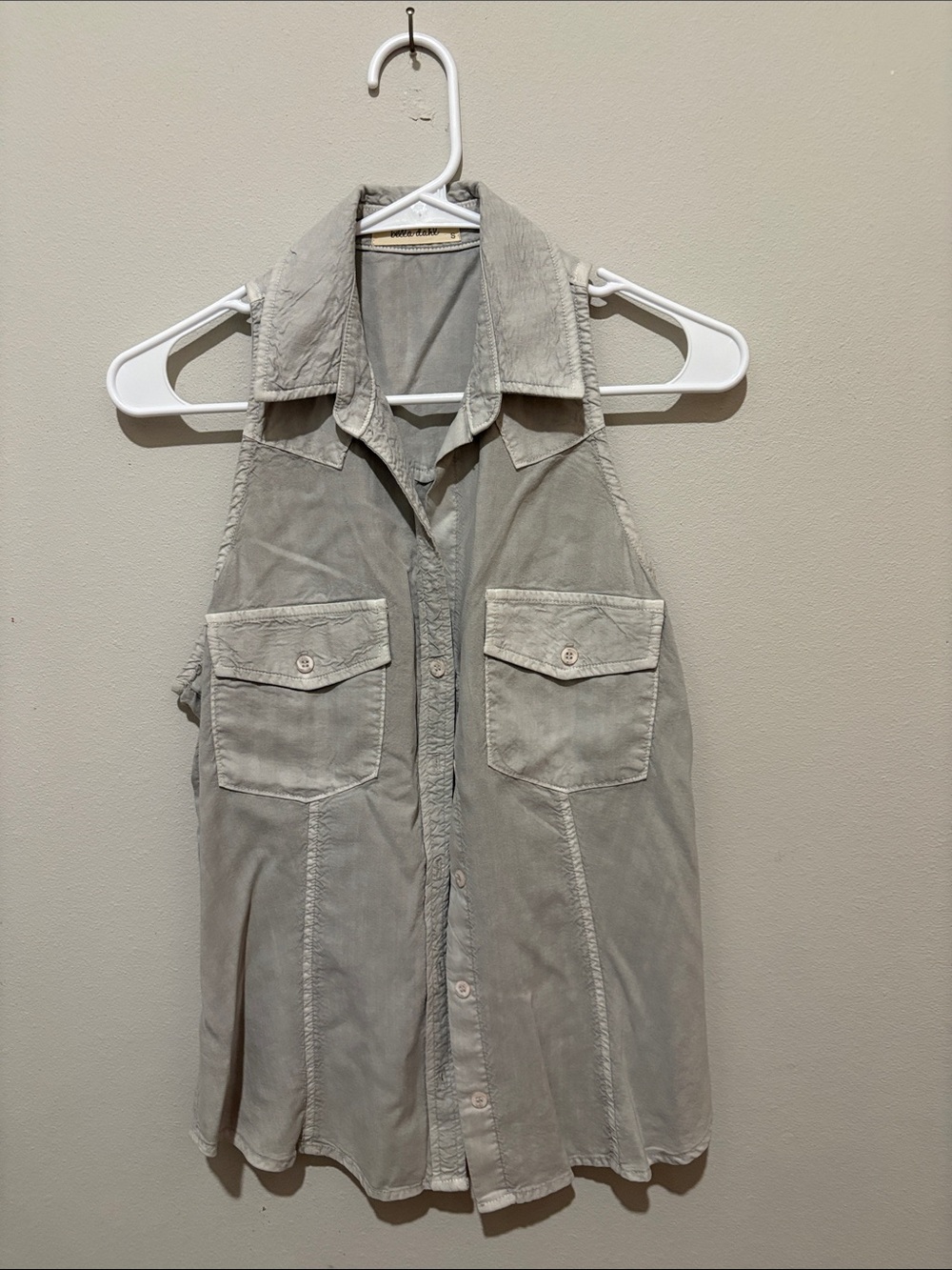 Bella Dahl Sleeveless Button-Front Utility Shirt - Light Gray